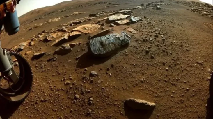 Robot NASA Temukan Batu...