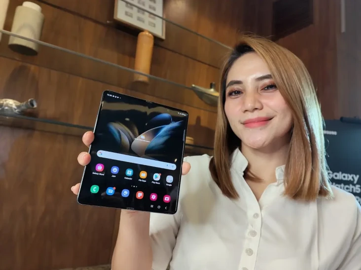 Samsung Galaxy Z Fold4...