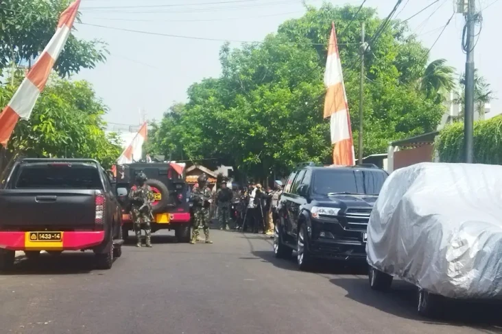 Semua Tersangka Kasus...