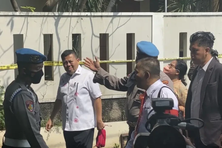 Tiba di Saguling, Kamaruddin...