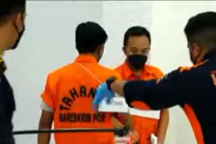 Rincian Adegan Rekonstruksi...