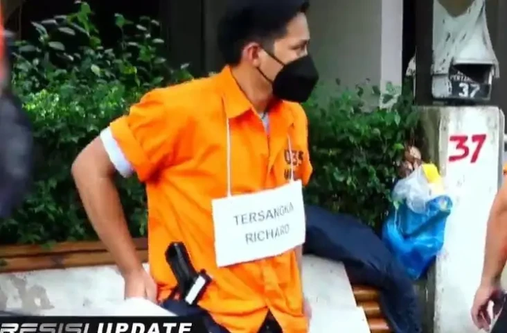 Momen Bharada E Nongkrong...