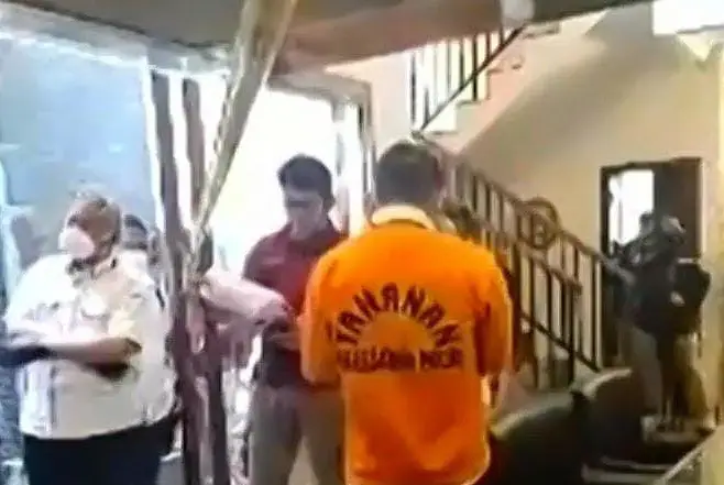 Masuk Rumah di Duren...