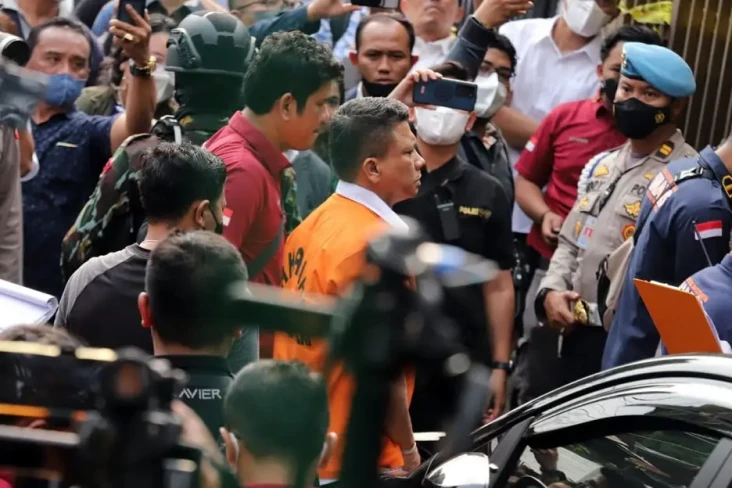 Tiba di Rumah Dinas,...