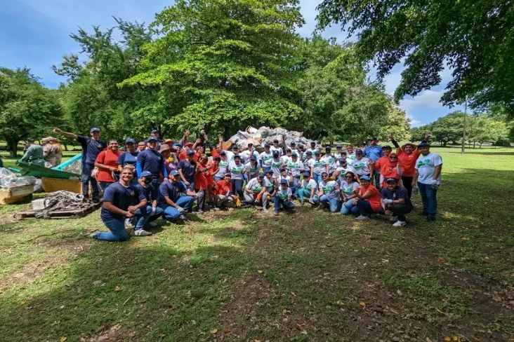 Peringati HUT ke-77...
