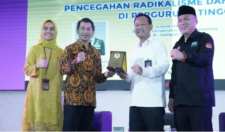 Mahasiswa Harus Bentengi...