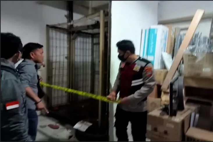 Karyawan Toko di Manado...
