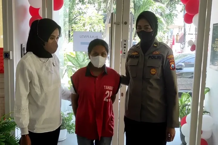 Sadis! Wanita Muda Buang...
