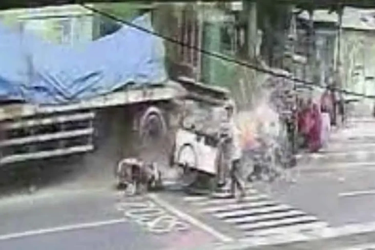 Rekaman CCTV Perlihatkan...