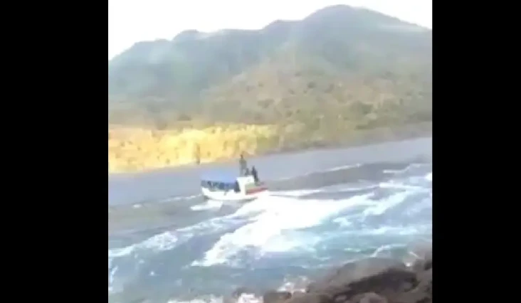 Detik-detik Perahu Motor...