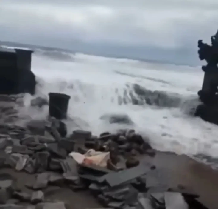 Bak Tsunami, Gelombang...