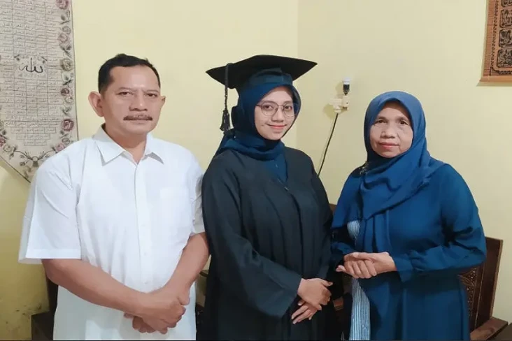 Kisah Desita, Anak Penjual...