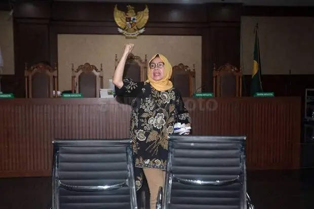 Profil Karen Agustiawan:...