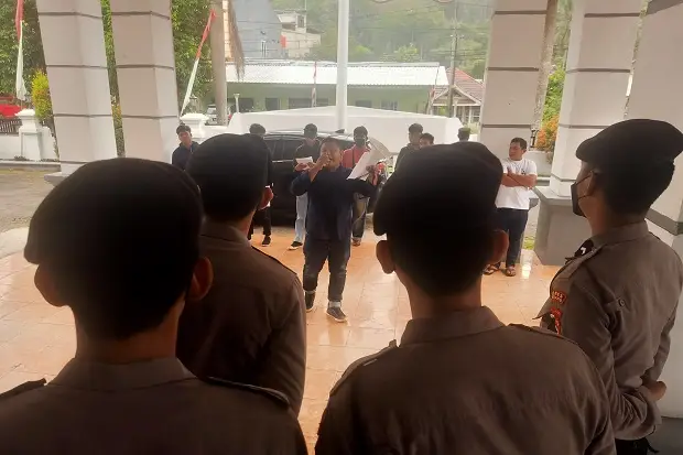 Aliansi Warga Protes...