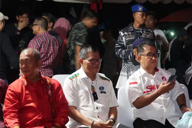 Prof Husain Syam Dampingi...