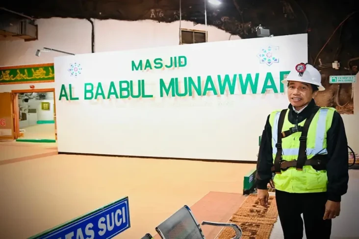 Jokowi Kunjungi Rumah...
