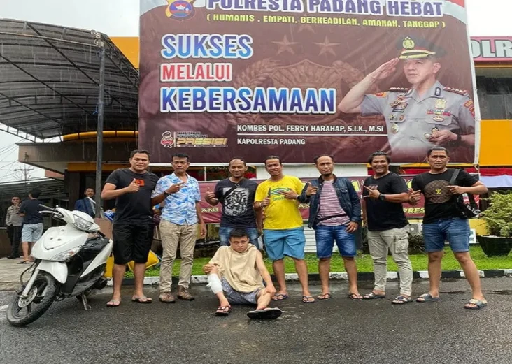 Diminta Tunjukkan Barang...