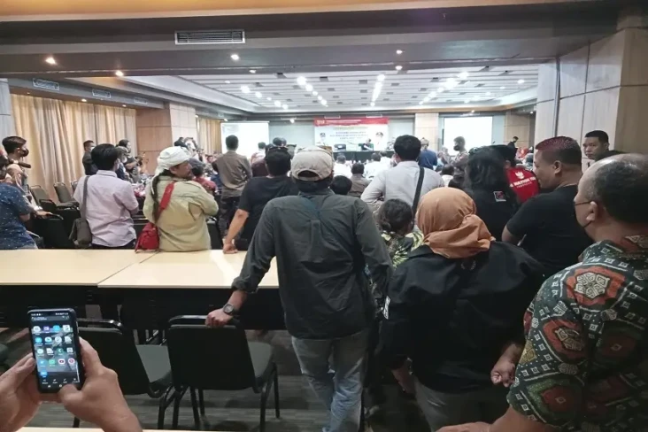 Dianggap Tak Transparan,...