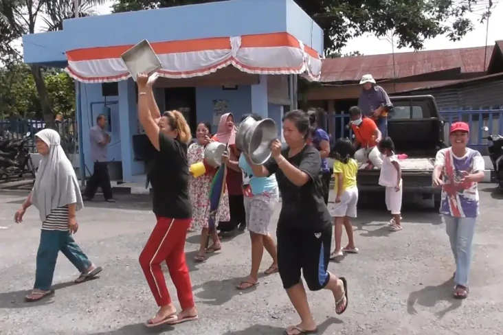 Air Mati Total, Puluhan...