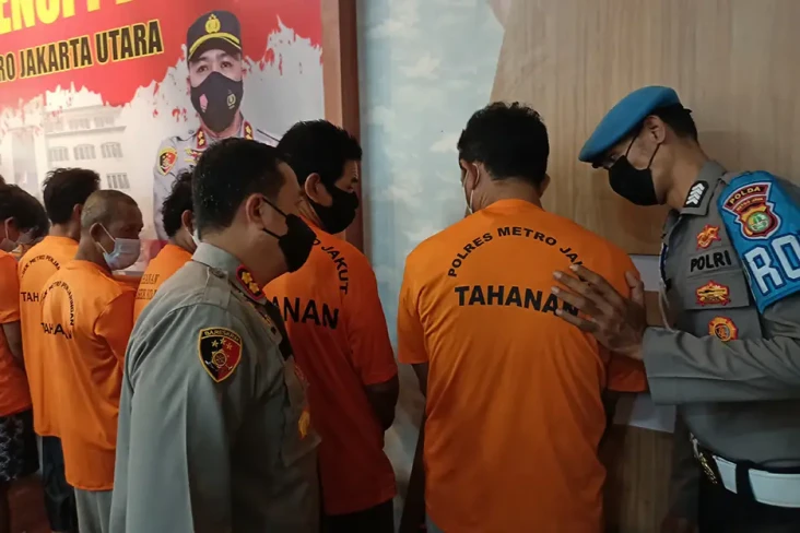 Polisi Sita Ratusan...