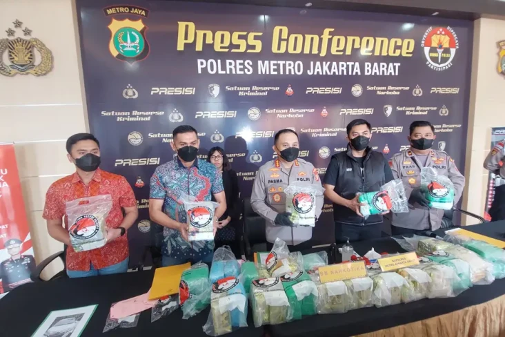 Polres Jakbar Bekuk...