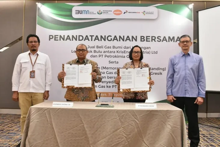 Petrokimia Gresik Gandeng...