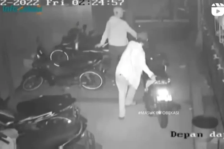 Bobol Pintu Gerbang,...
