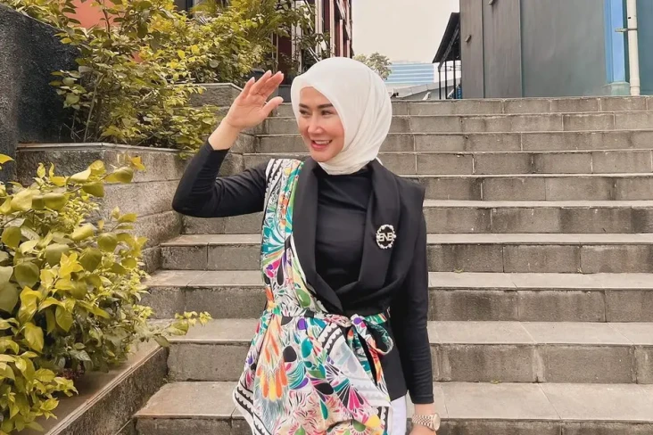 Video Tampil Tanpa Hijab...