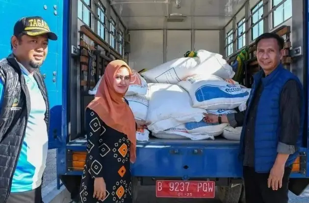 Bupati Indah Terima...