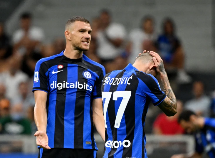 Bobol Gawang AC Milan,...