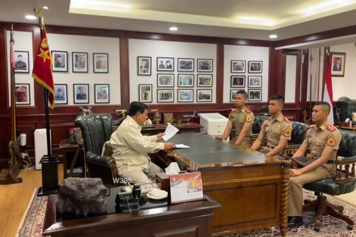Membanggakan! Raih Beasiswa,...
