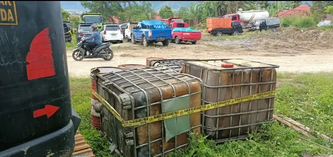 Gudang Penimbunan BBM...