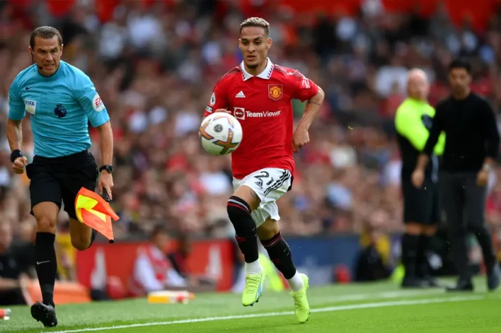 Manchester United Bungkam...