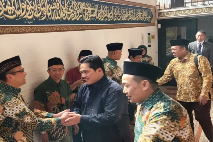 Erick Thohir Beri Hadiah...