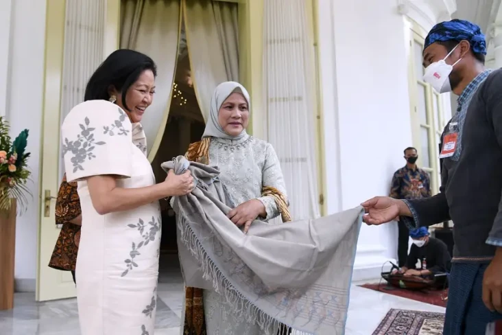 Iriana Jokowi Kasih...