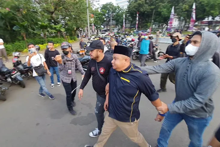 Diduga Rusak Mobil Pelat...