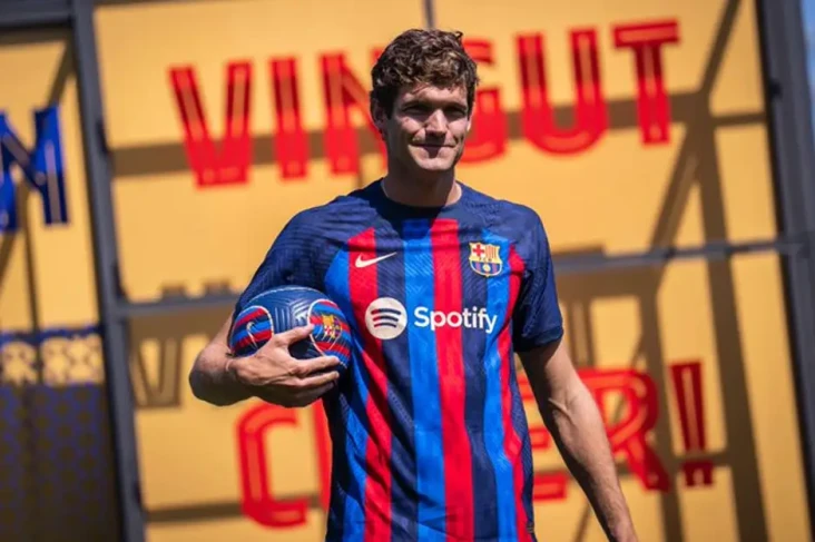 Diperkenalkan Barcelona,...