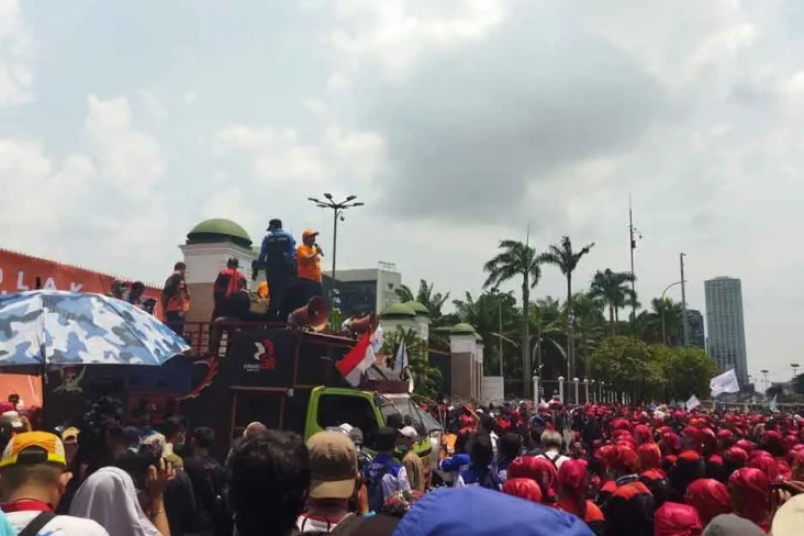 Buruh Ancam Demo dan...