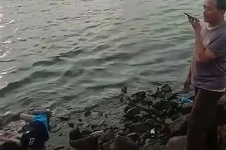 Petugas Kebersihan Temukan...
