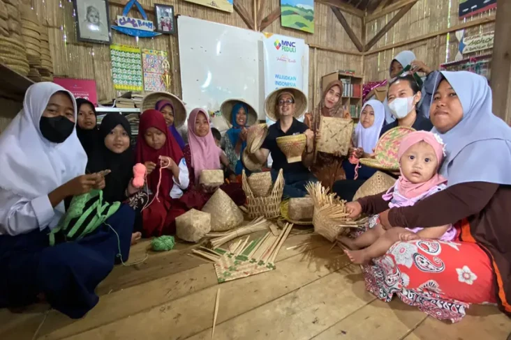 Terima Bantuan MNC Peduli,...