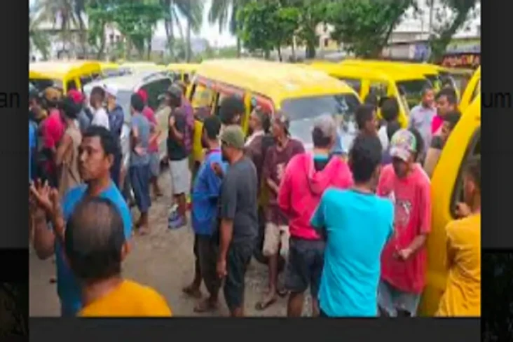 Ratusan Sopir Angkot...
