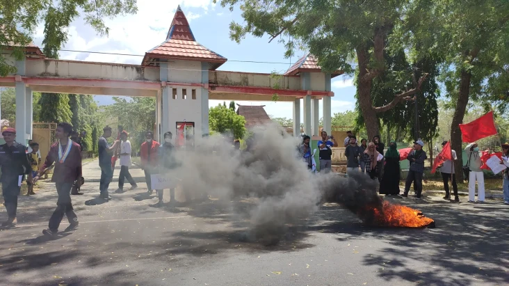 Demo Tolak Kenaikan...