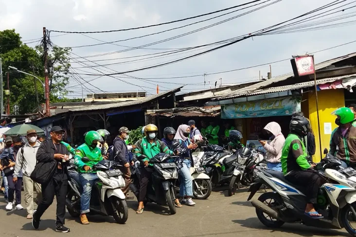 Jelang Kenaikan Tarif...