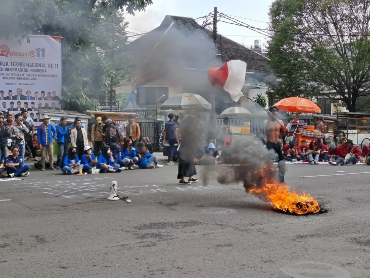 Demo Tolak Kenaikan...