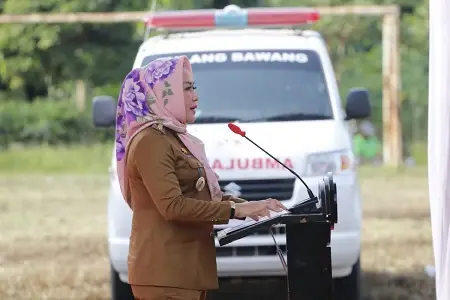 Bupati Winarti Serahkan...