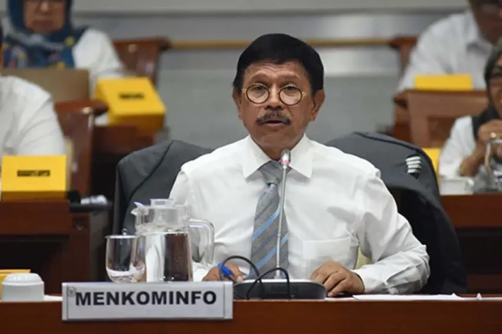 Reaksi Menkominfo Dicecar...