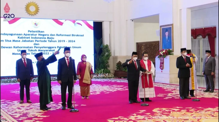 Presiden Jokowi Lantik...