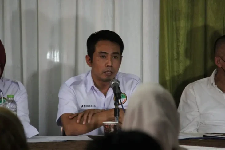 Relawan Berharap Prabowo-Puan...