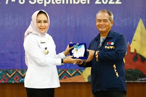 Konsisten Layani Rakyat,...