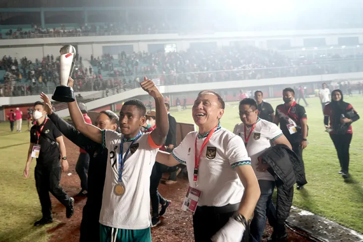 PSSI Minta Stadion di...